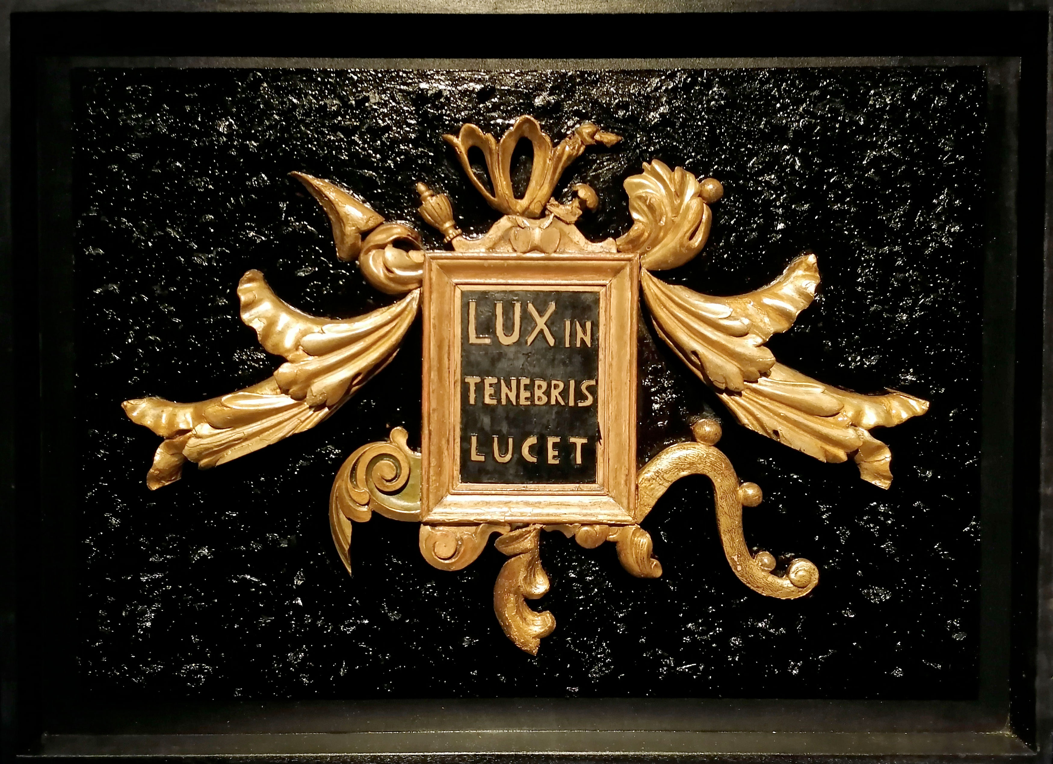 LUXINTENEBRIS1